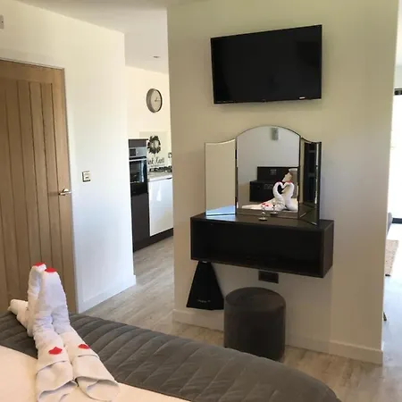 公寓 Parkknott Retreat Luxury With Private Hot Tub