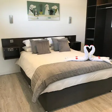 Parkknott Retreat Luxury With Private Hot Tub Askam in Furness