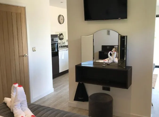 公寓 Parkknott Retreat Luxury With Private Hot Tub